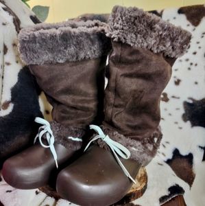 Crocs brown tall fur/suede boots light blue accents, size 6